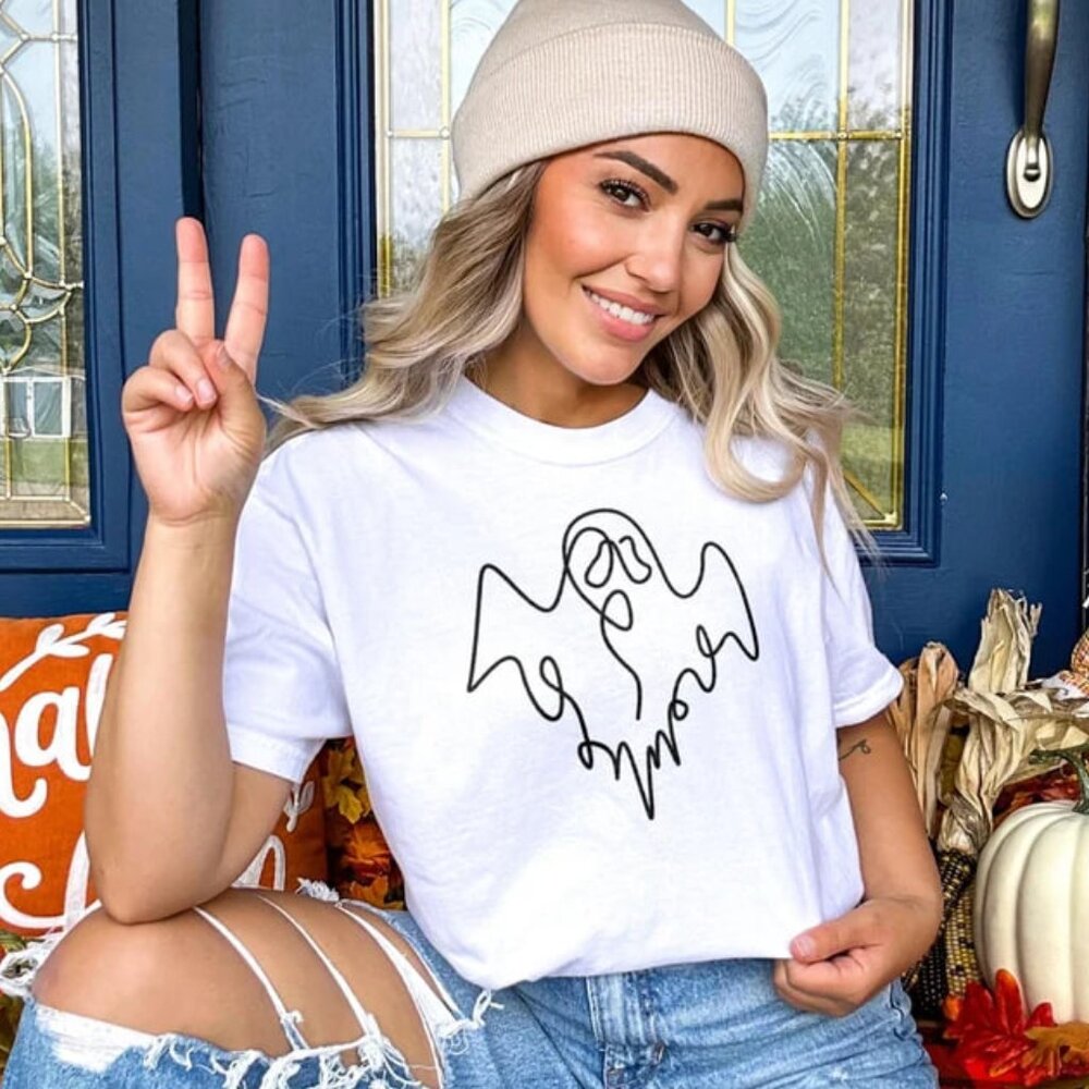 Minimal Halloween T-Shirt, Cute Ghost Shirt for Halloween Party, Spooky Shirt